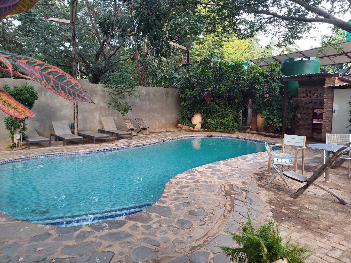 The pool and loungers by the wall